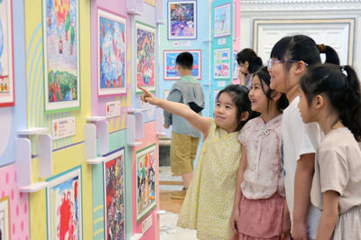 第12屆中日韓兒童友好繪畫(huà)展開(kāi)幕，畫(huà)筆共繪和平友誼新篇章